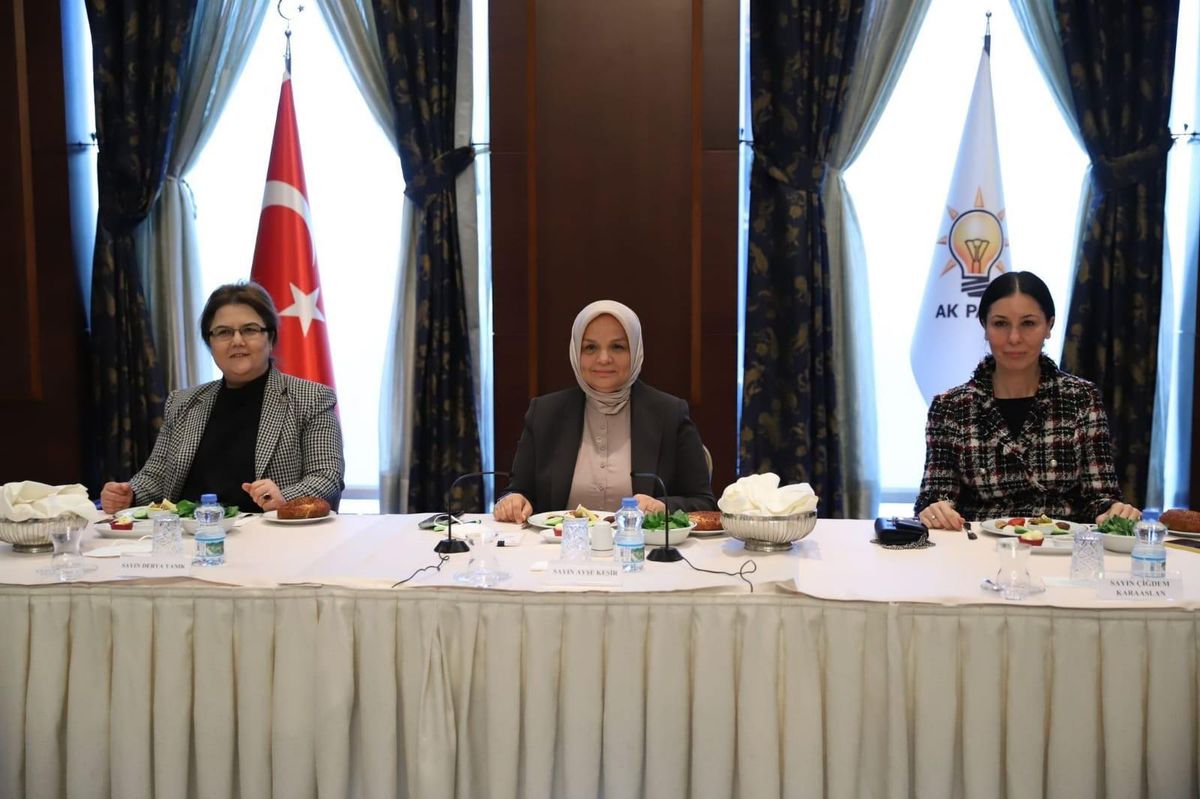 "Kadınları siyasete, sosyal hayata katmak noktasındaki irademiz samimi biçimde devam ediyor"