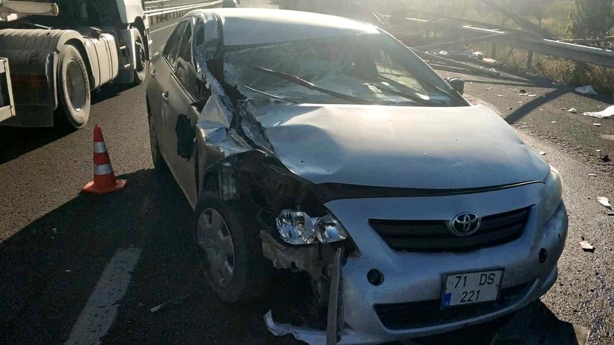 Kırıkkale\'de traktör ile otomobil çarpıştı: 2 yaralı