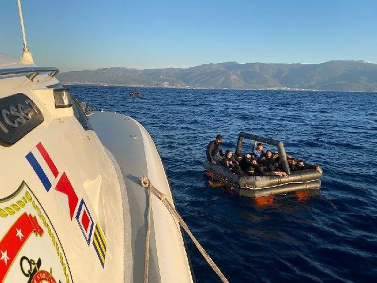 Kuşadası\'nda 67 kaçak göçmen kurtarıldı