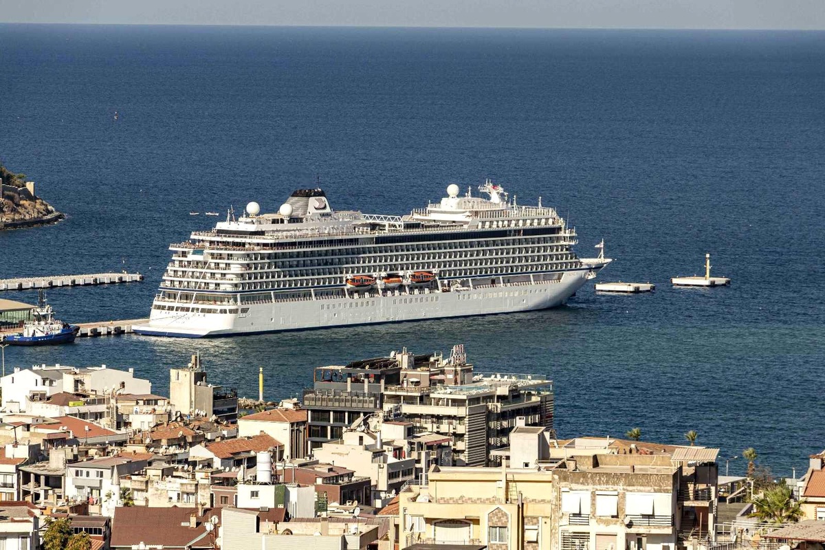 Kuşadası\'nda kruvaziyer turizmi sevinci
