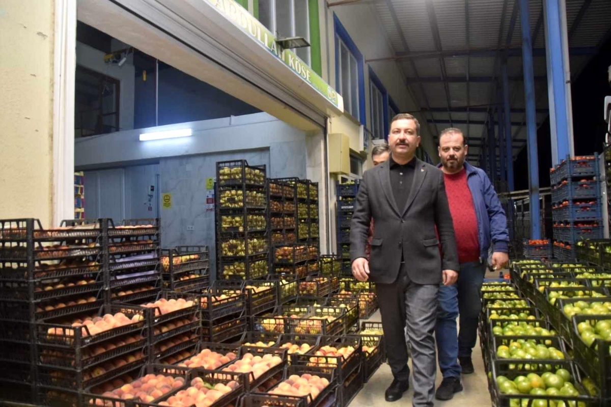 MHP heyeti sebze ve meyve halini ziyaret etti