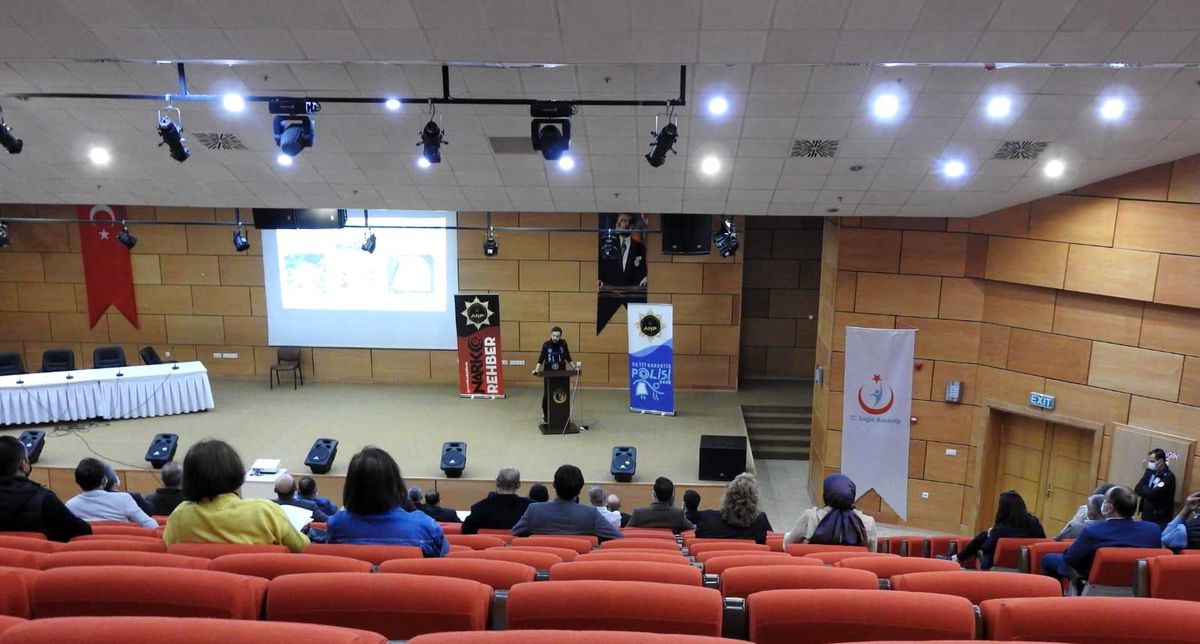 Muhtar ve kamu personellerine uyuşturucu ile mücadelenin yolları anlatıldı