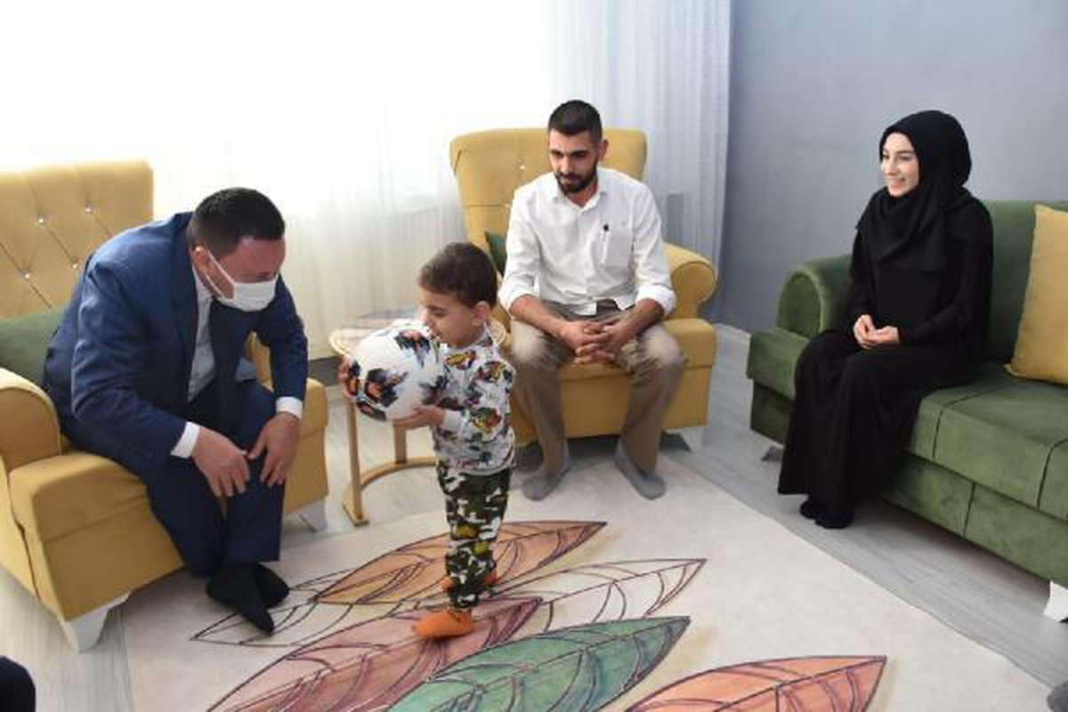 Öldürülmesinin yıl dönümünde Yasin Börü\'nün ailesine ziyaret