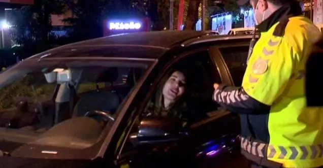 Ünlülerin partisi olaylı bitti! Alkollü araç kullanan Ece Sükan'ın ehliyetine el konuldu Ünlülerin partisi olaylı bitti! Alkollü araç kullanan Ece Sükan'ın ehliyetine el konuldu