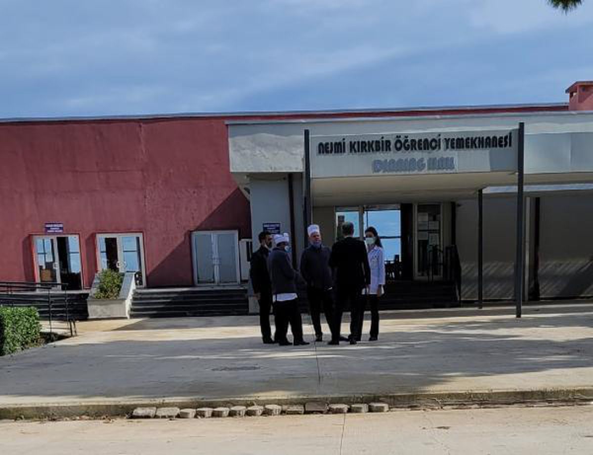 TRABZON\'DA 68 ÜNİVERSİTELİ, ZEHİRLENME ŞÜPHESİYLE HASTANEYE BAŞVURDU