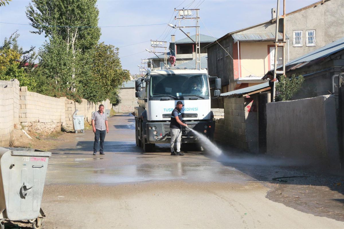 Tuşba\'da taşkının izleri siliniyor