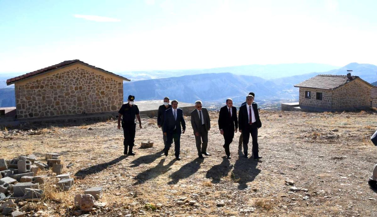 Vali Çuhadar, tut Taş evleri inceledi