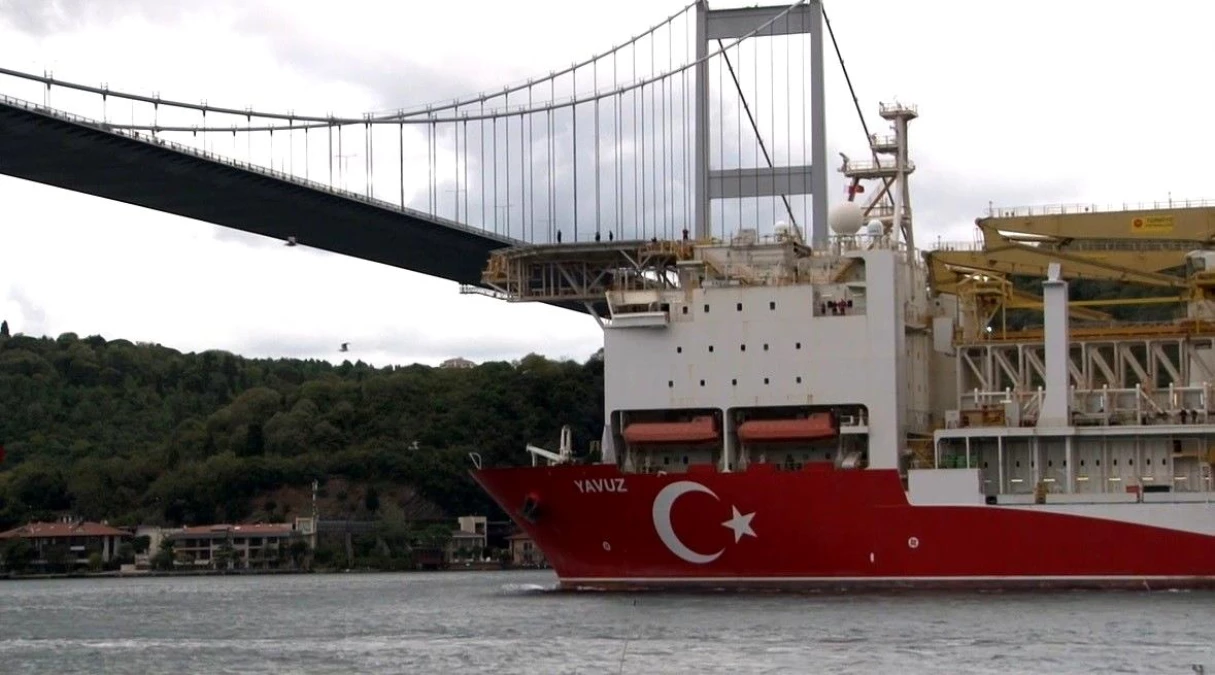 Yavuz sondaj gemisi İstanbul Boğazı\'ndan geçti