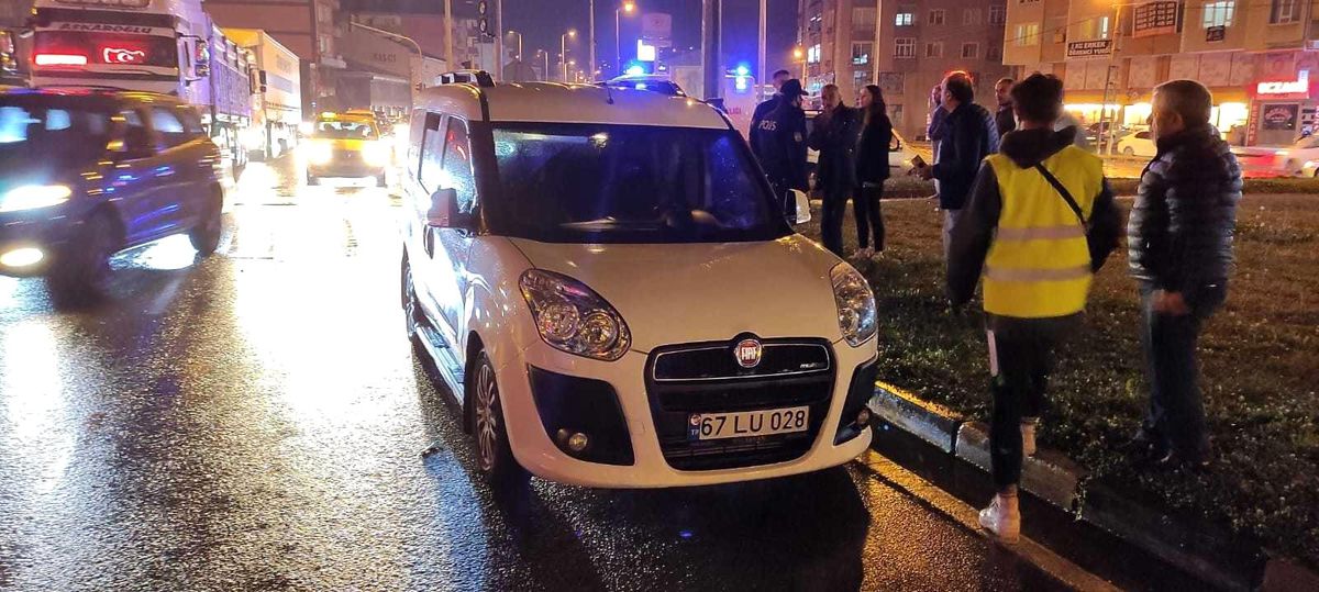 Yolun karşısına geçmek istedi, araç çarptı