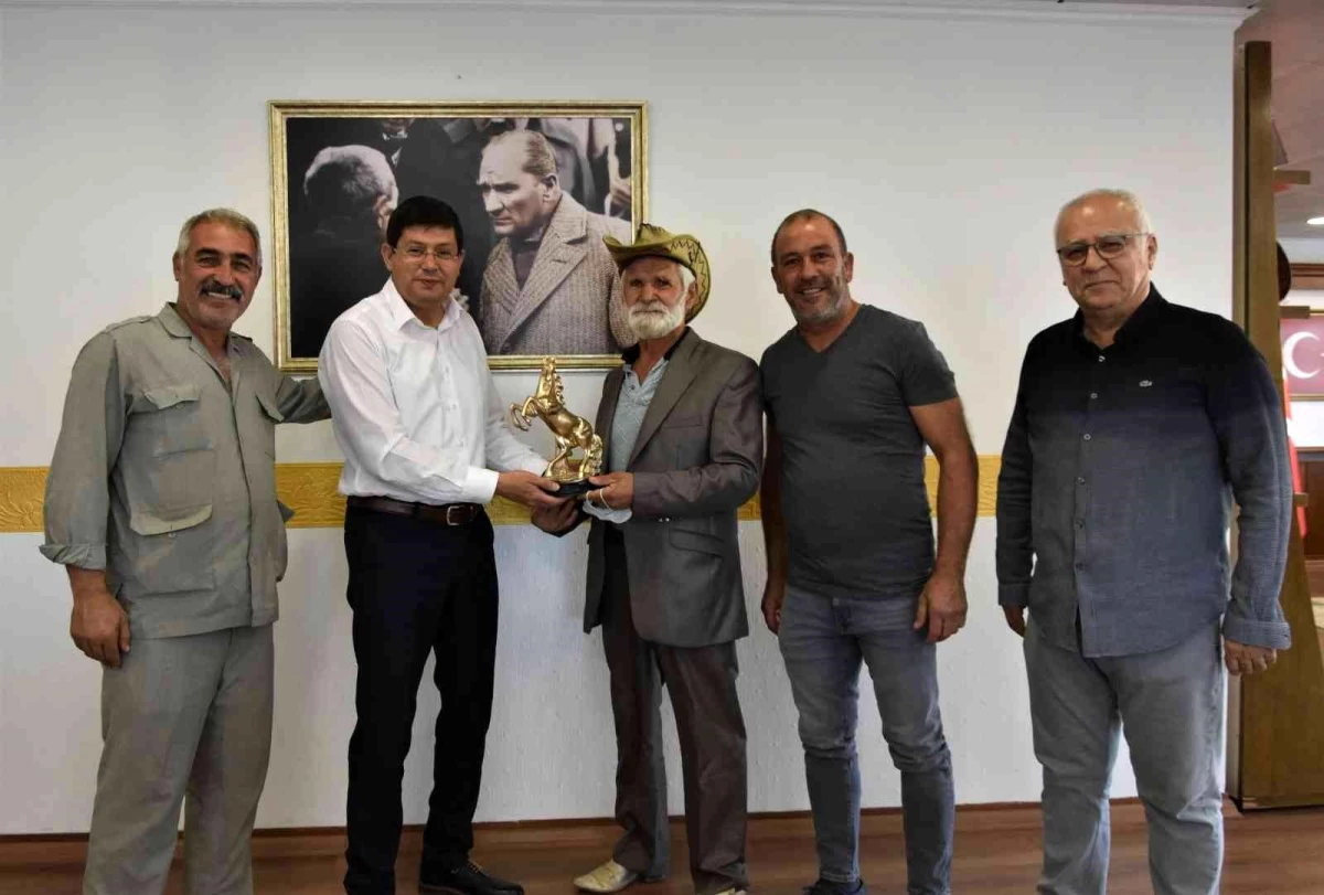 Başkan Özcan Türkiye Şampiyonu Çamdeviren\'i tebrik etti