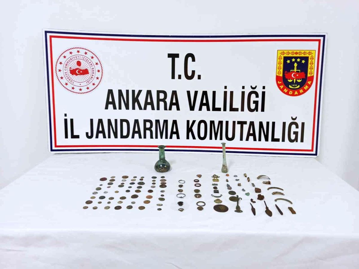 Başkent\'te 100\'ü aşkın tarihi eser ele geçirildi