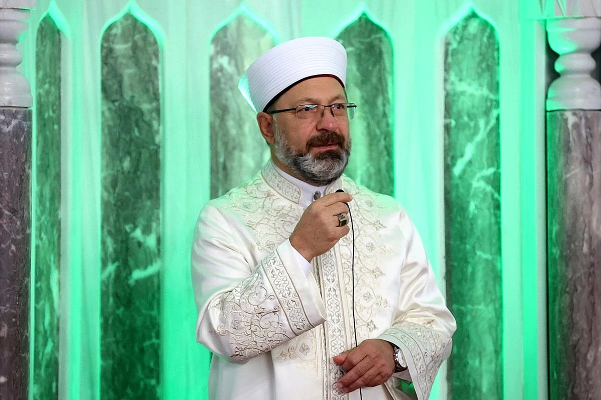 Son dakika: Diyanet İşleri Başkanı Erbaş: "Çocuklarımızla, gençlerimizle birlikte camilerimize gelelim"