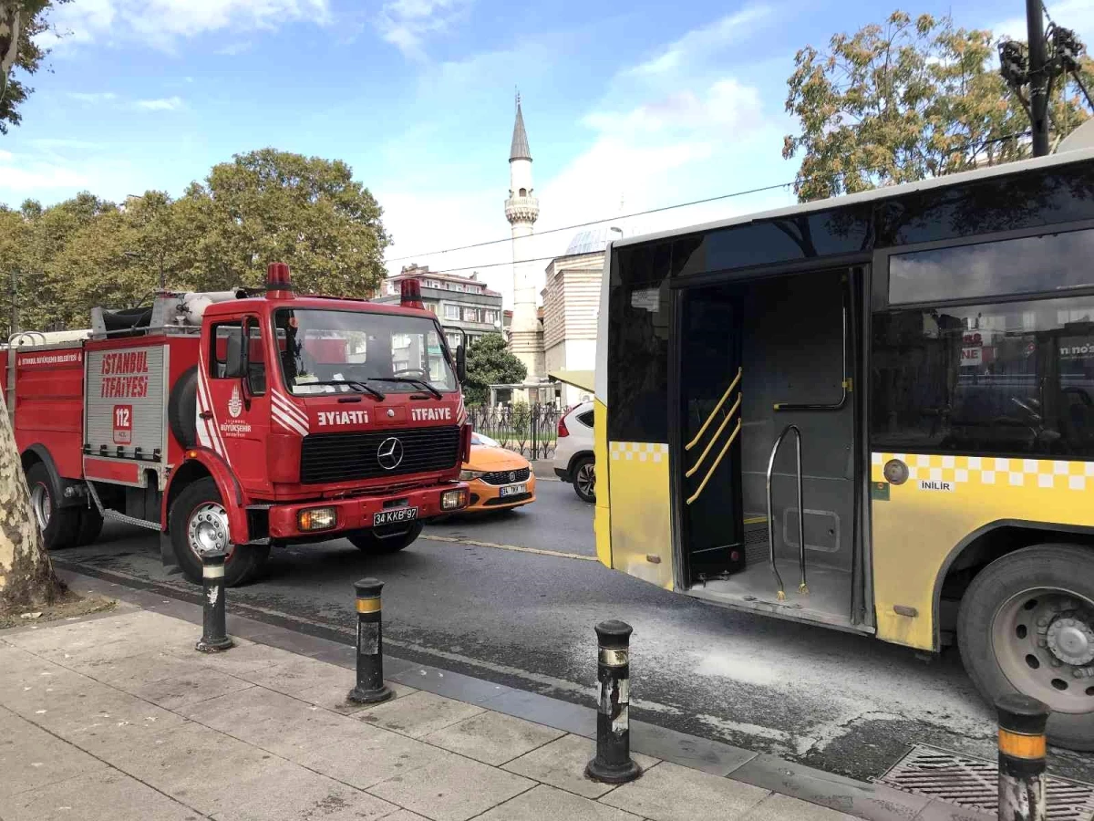 Fatih\'te iki İETT otobüsü çarpıştı: 2 yaralı