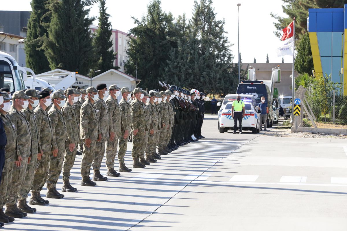 Son dakika! Fırat Kalkanı Harekatı bölgesinde şehit olan askerin cenazesi memleketi Samsun\'a uğurlandı