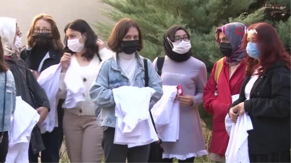 Gazi Üniversiteli eczacılar yeni öğretim yılı için beyaz önlüklerini giydi