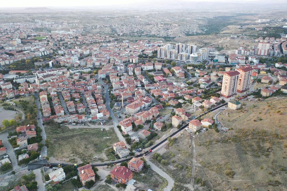 350 Evler Mahallesi Ceylan Sokak\'ta sıcak asfalt çalışması tamamlandı