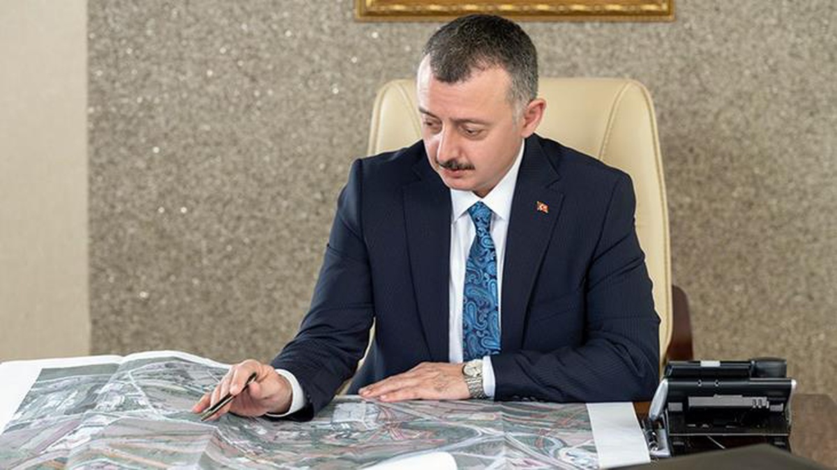 Kocaeli Büyükşehir Belediye Başkanı Tahir Büyükakın, trafik kazası geçirdi