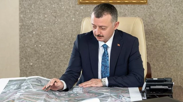 Kocaeli Büyükşehir Belediye Başkanı Tahir Büyükakın, trafik kazası geçirdi