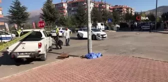 İki otomobil çarpıştı: 1 ölü