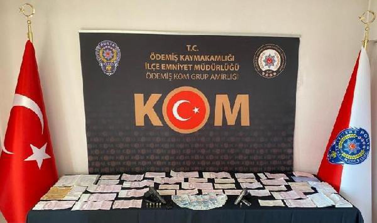 İzmir\'de tefecilik yaptığı şüphesiyle 2 kişi gözaltına alındı