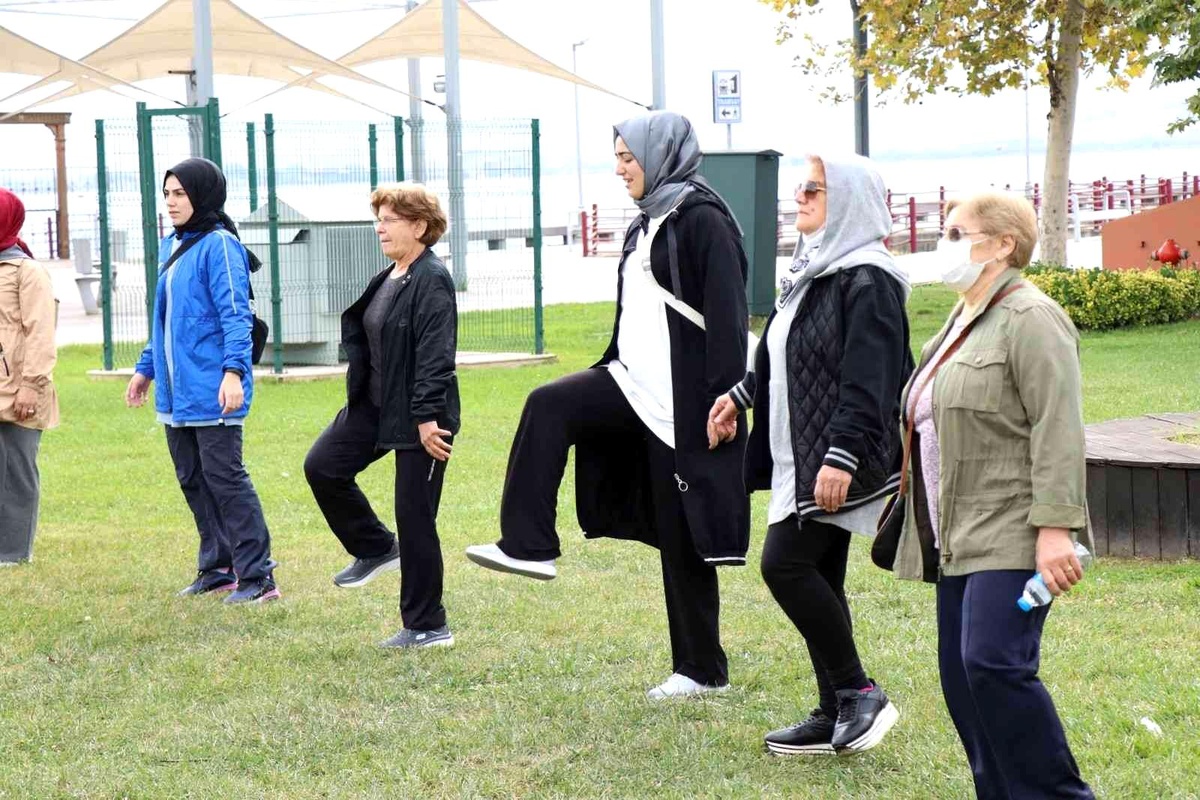 İzmit Belediyesi yürüyüş etkinliği düzenledi