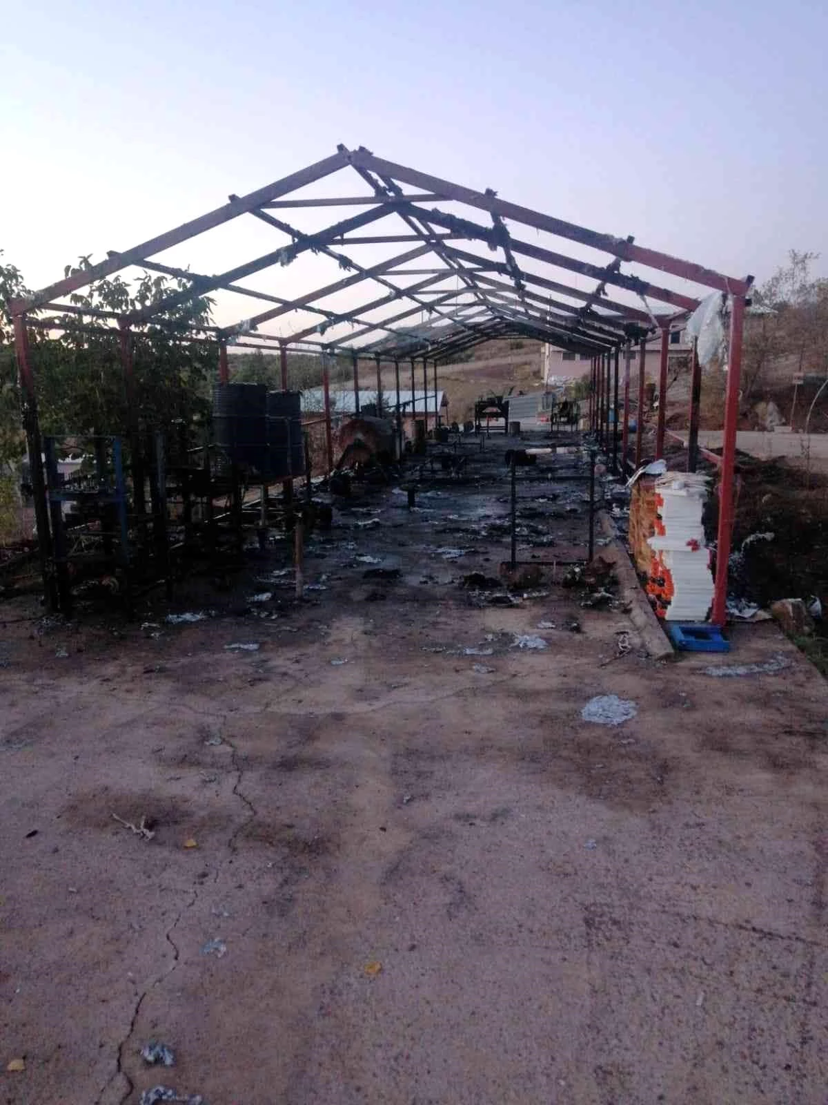 Son dakika haber: Konya\'da patlayıcı madde fabrikasına ait çadırda yangın: 2 yaralı
