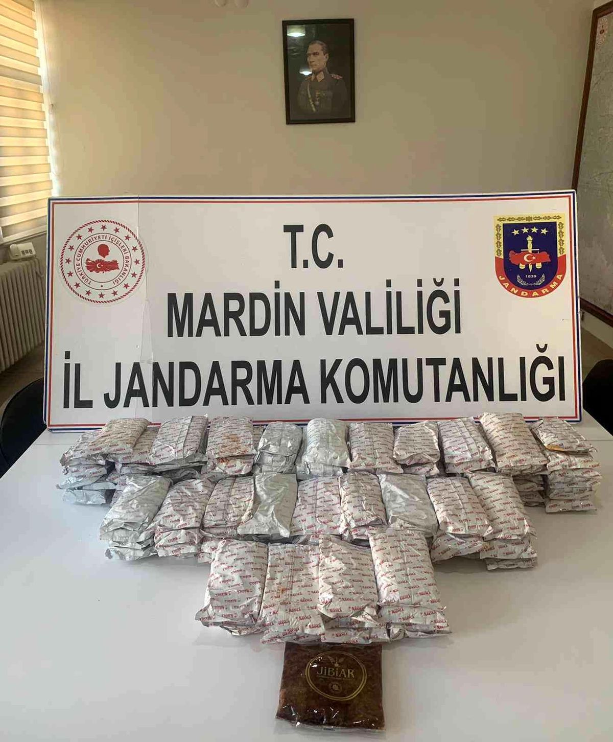 Mardin\'de yolcu otobüsünde 30 kilogram kaçak nargile tütünü ele geçirildi