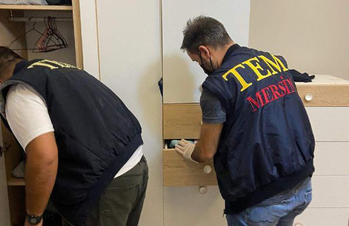Mersin\'de FETÖ/PDY operasyonu: 8 gözaltı