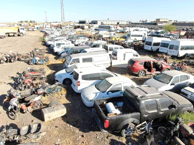 400 bin araç çürümeye terk edildi! Diyarbakır'da milyonlarca lira değerindeki araçlar toprağa gömülüyor