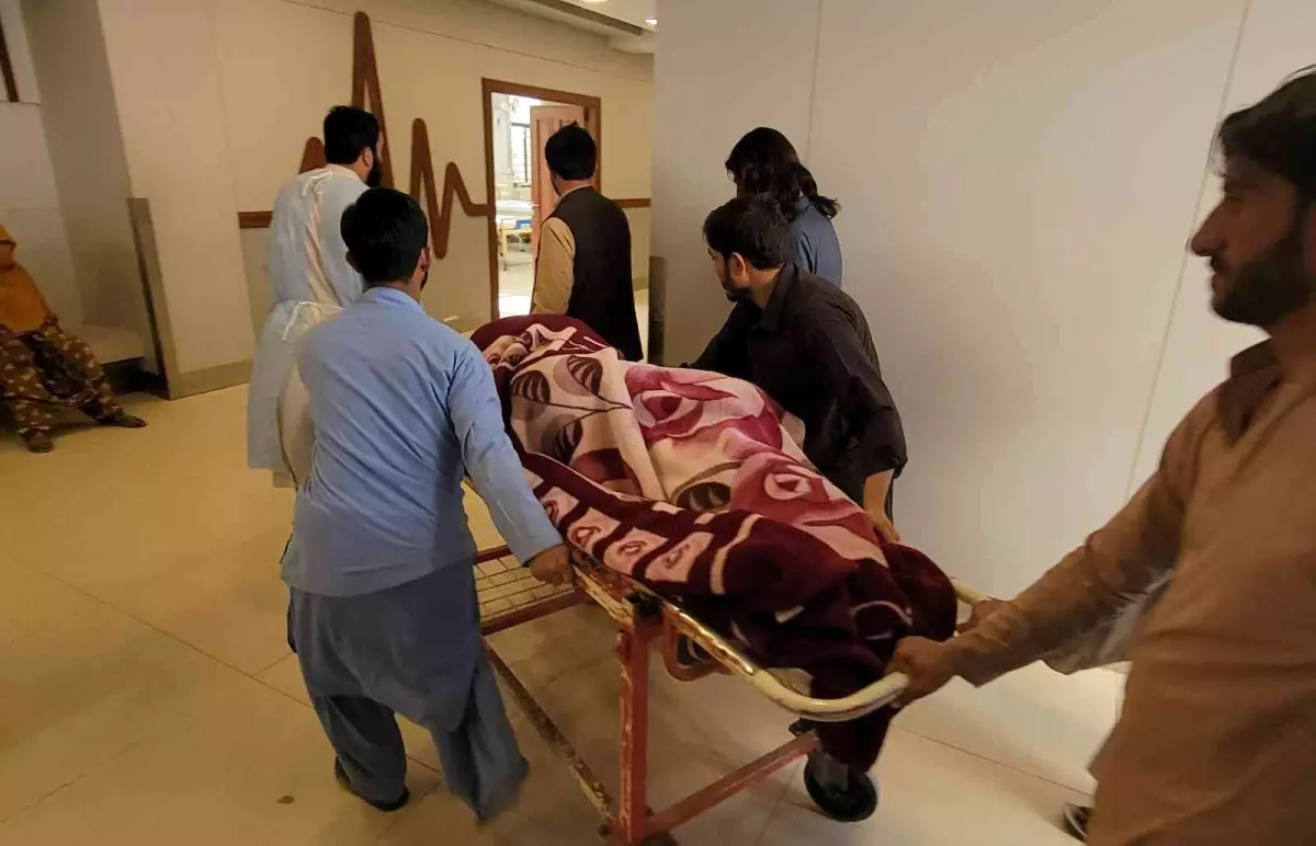 Pakistan\'da 5.9 büyüklüğünde deprem: 20 ölü, 300 yaralı