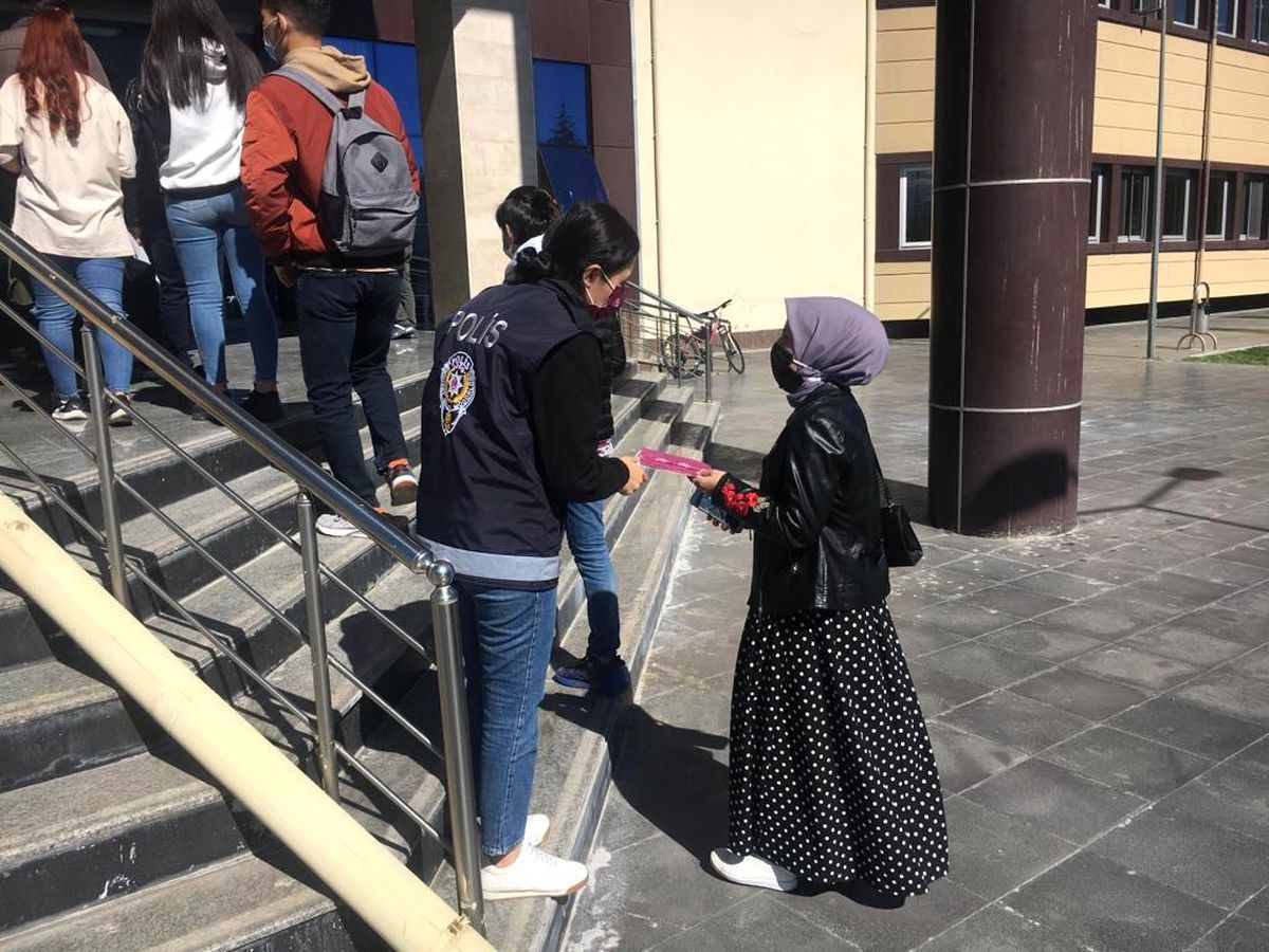 Polis şiddete karşı vatandaşları uyardı