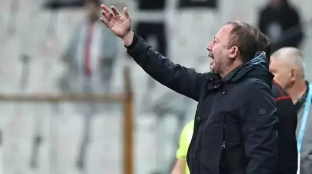 Rakip takım taraftarları öfkeden çıldırdı! Sergen Yalçın'a verilen cezaya tepkiler çığ gibi