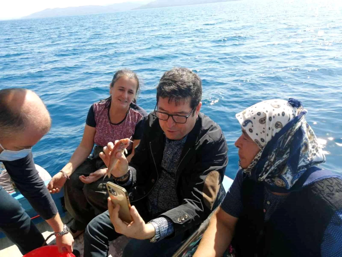 Tarım İl Müdürü, balıkçı kadınları sorunlarını teknede dinledi