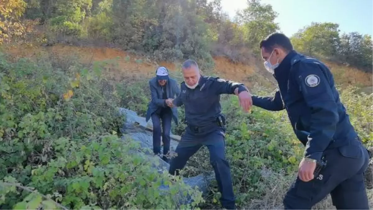 Son dakika gündem: Yamaçtan yuvarlanıp düştüğü yerde mahsur kalan engelliyi polis kurtardı