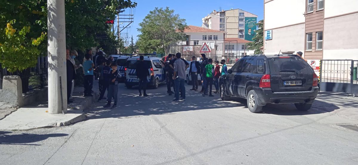 Afyonkarahisar\'da çıkan bıçaklı kavgada 2 kişi yaralandı