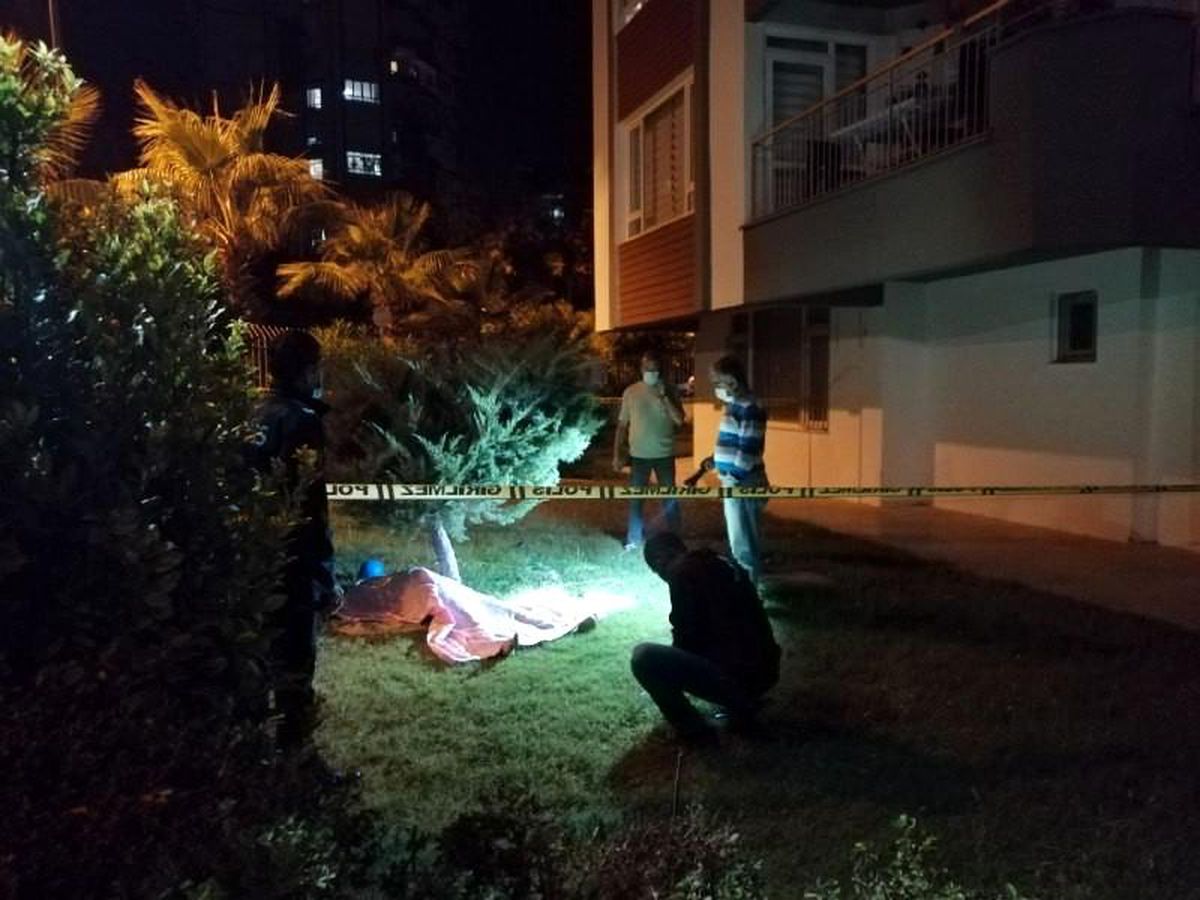 Antalya\'da apartman bahçesinde 19 yaşındaki gencin cesedi bulundu
