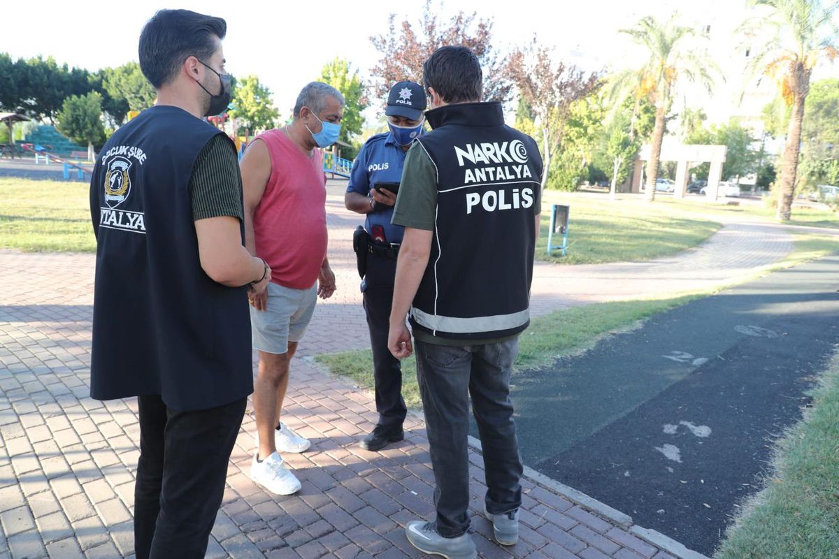 Antalya\'da okul çevreleri ve servisler denetlendi