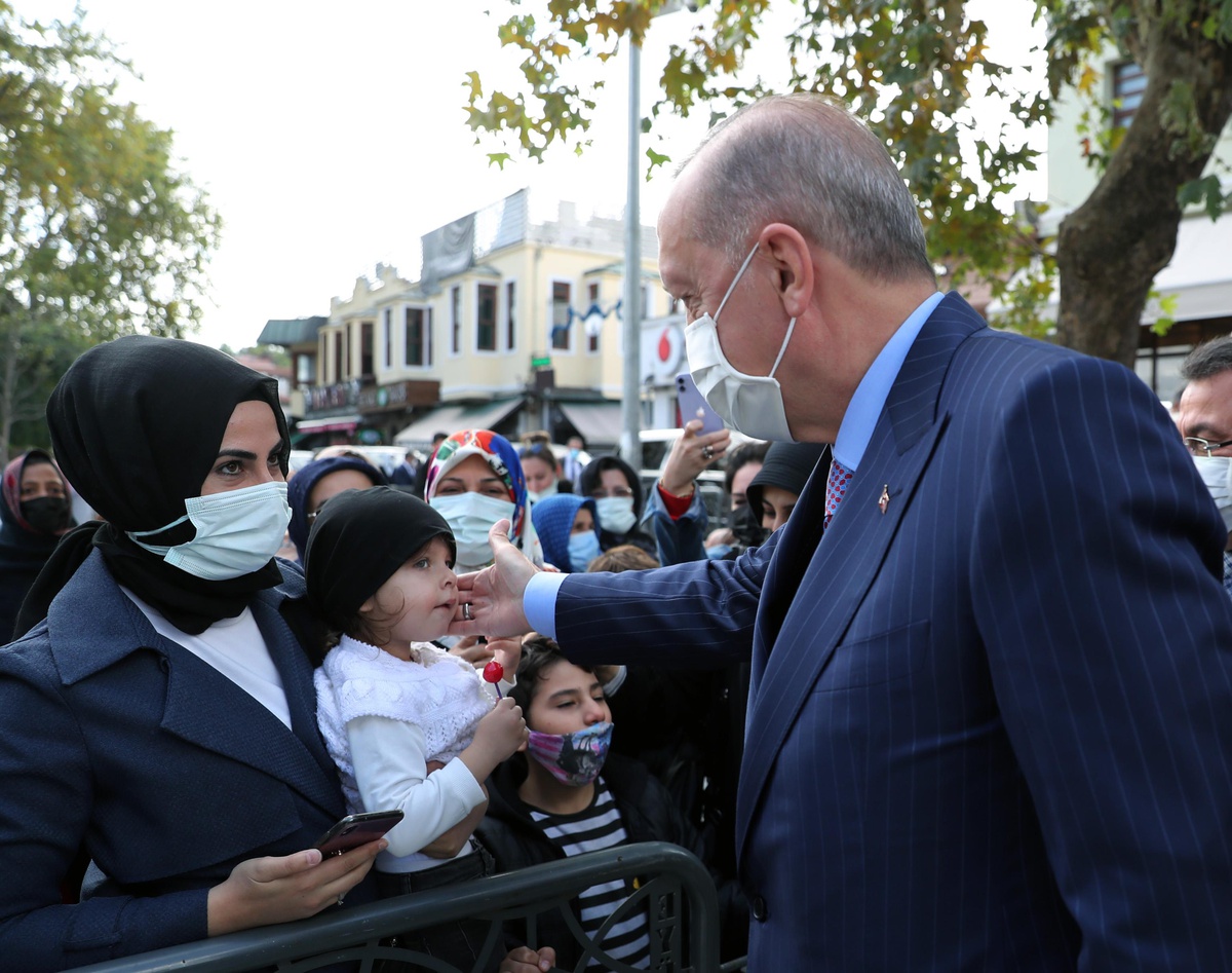 Cumhurbaşkanı Erdoğan, cuma namazını Eyüp Sultan Camisi\'nde kıldı
