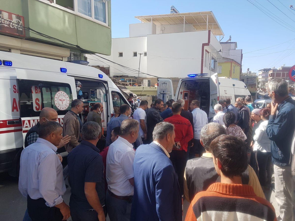 Diyarbakır\'da otomobilin çarpması sonucu biri ağır 3 kişi yaralandı