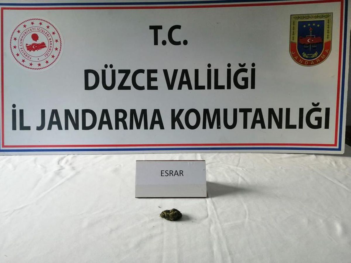 Son dakika... Düzce\'de yol denetiminde uyuşturucuyla yakalanan 6 şüpheli gözaltına alındı