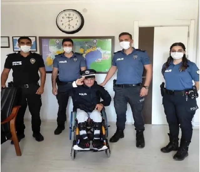 Son dakika! Engelli Okan'ın hayalini polisler gerçekleştirdi