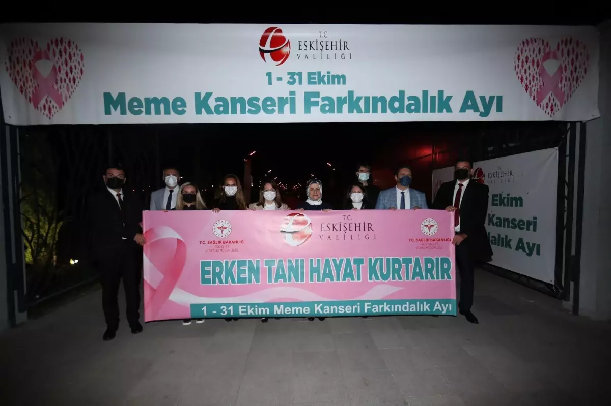 01-31 Ekim Ayı Meme Kanseri Bilinçlendirme ve Farkındalık Ayı Münasebetiyle Eskişehir Millet Bahçesi Pembe Işıklandırıldı