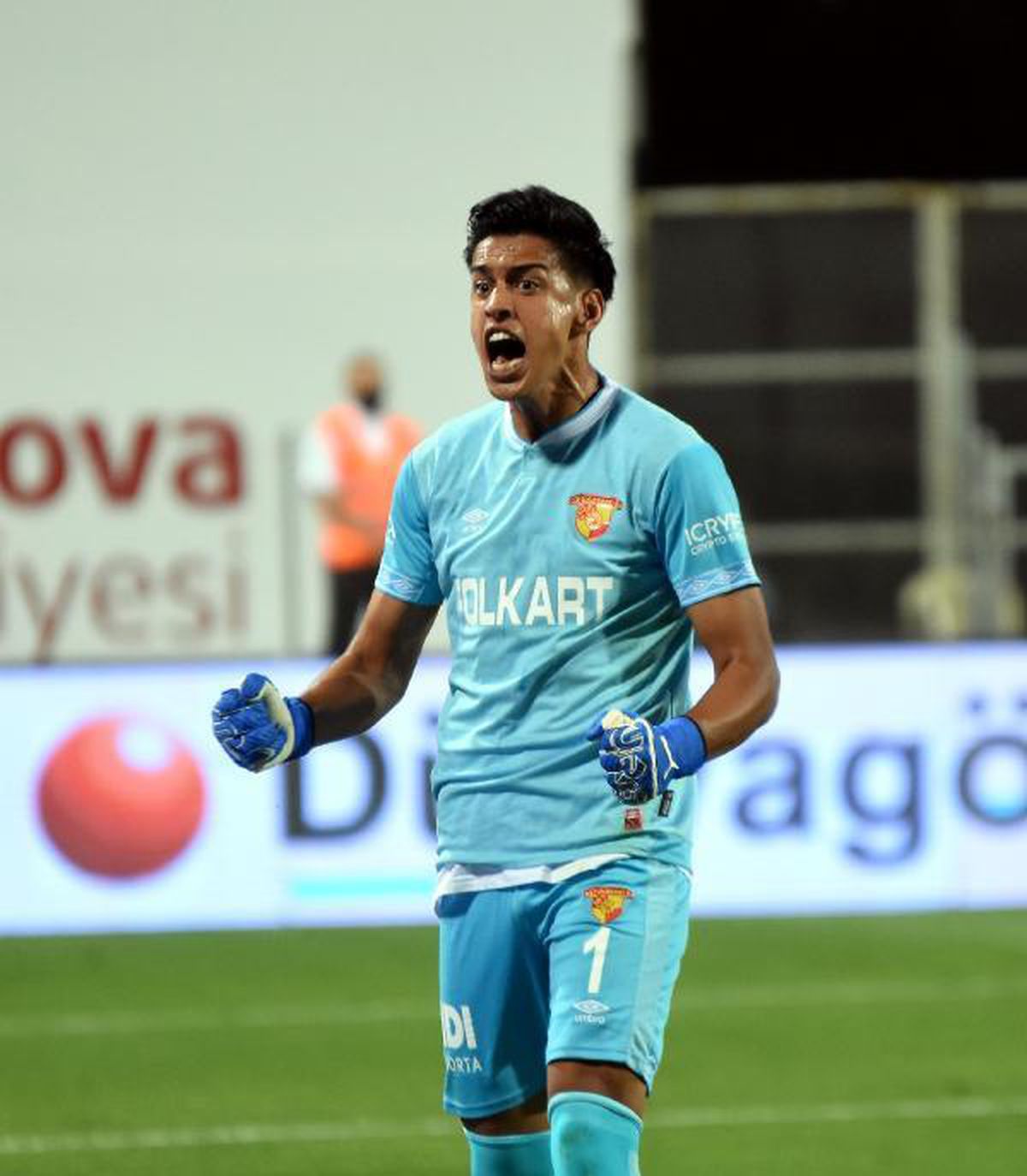 Göztepe\'de İrfan Can\'a terapi
