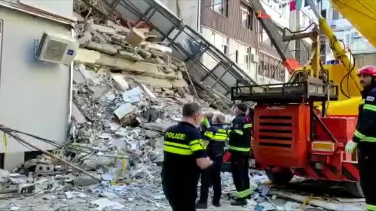 Gürcistan\'da 7 katlı bina çöktü