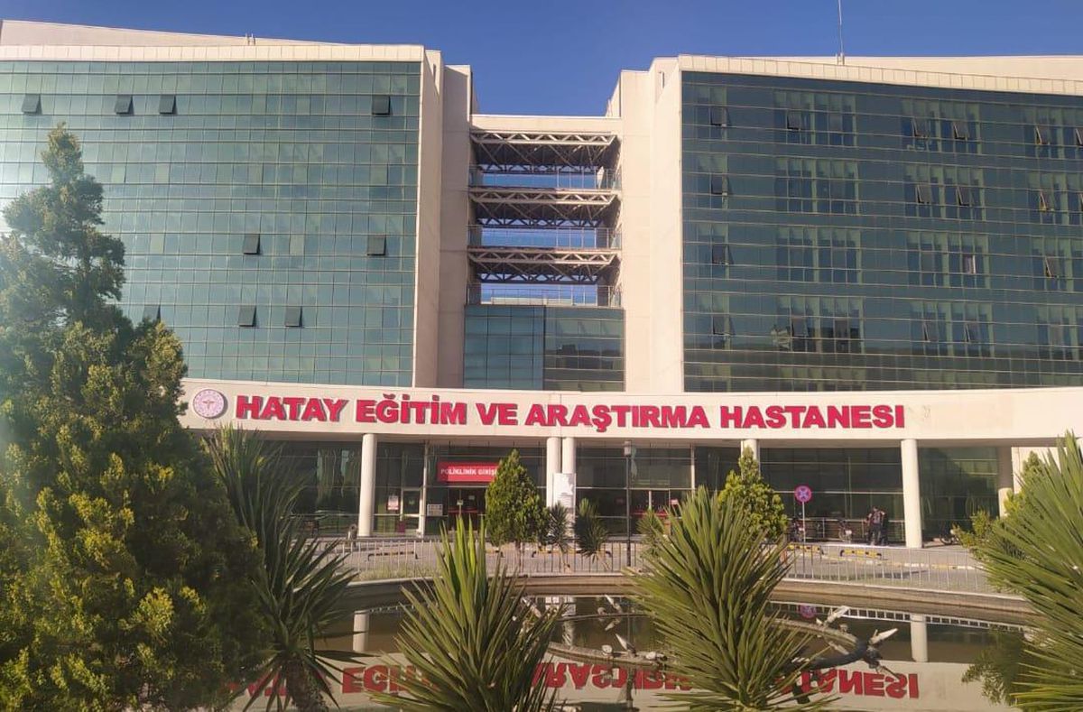 Son dakika... Hatay Eğitim ve Araştırma Hastanesi\'nde ilk kez hastaya başparmaktan anjiyo yapıldı