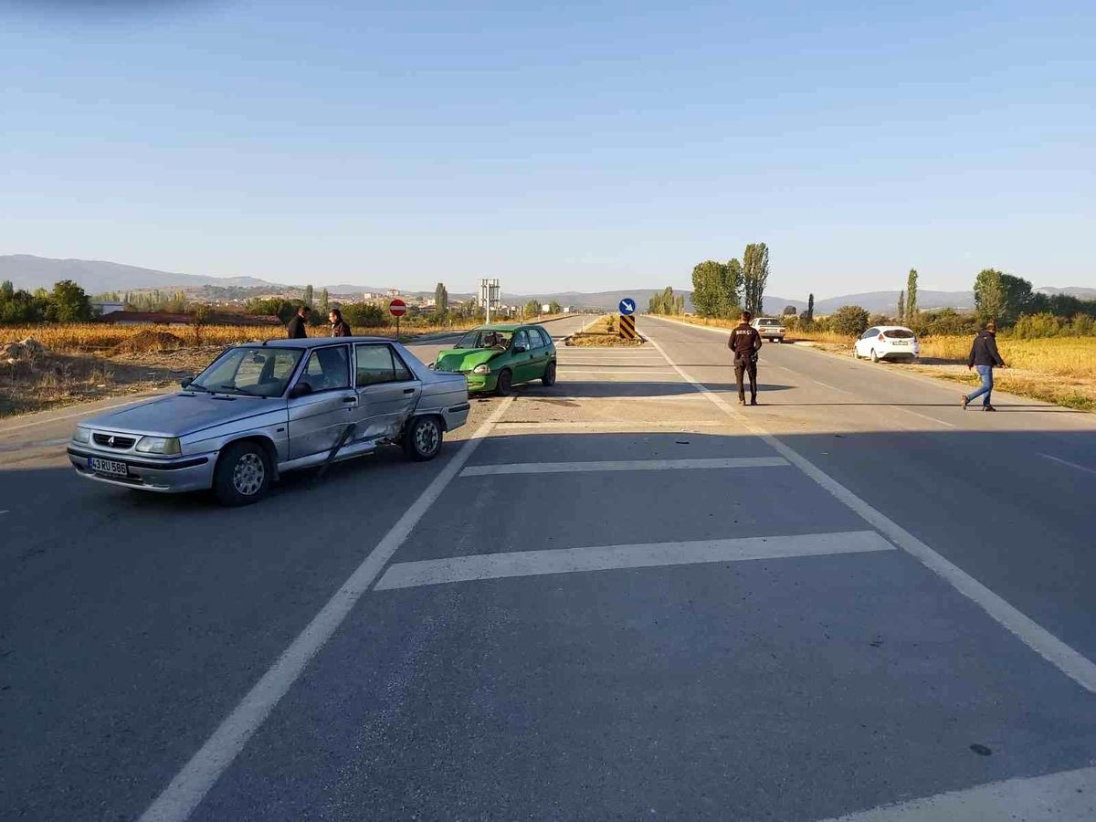 Hisarcık\'ta trafik kazası: 2 yaralı