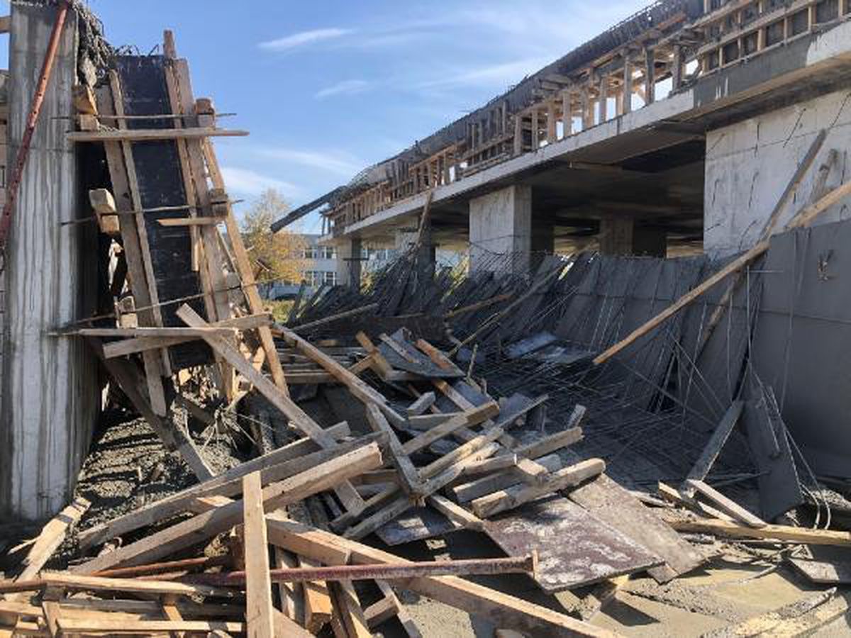 İnşaatta beton dökümünde kalıplar çöktü: 1 işçi öldü, 1 işçi yaralı