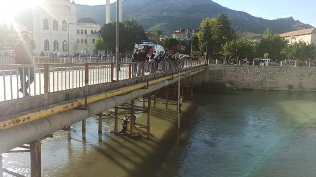 İntihara kalkışan adamı 5 yaşındaki kızı ikna etti
