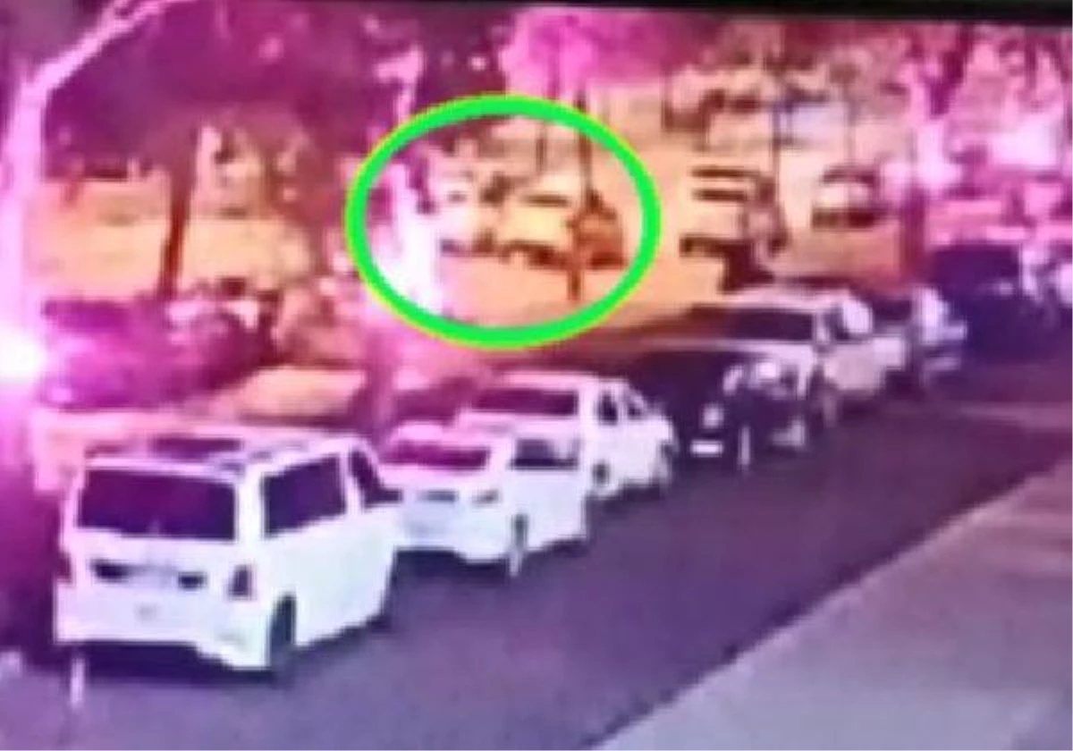 Son dakika haberleri | Karantinayı ihlal eden sürücünün otomobille taksiciye çarptığı anlar kamerada