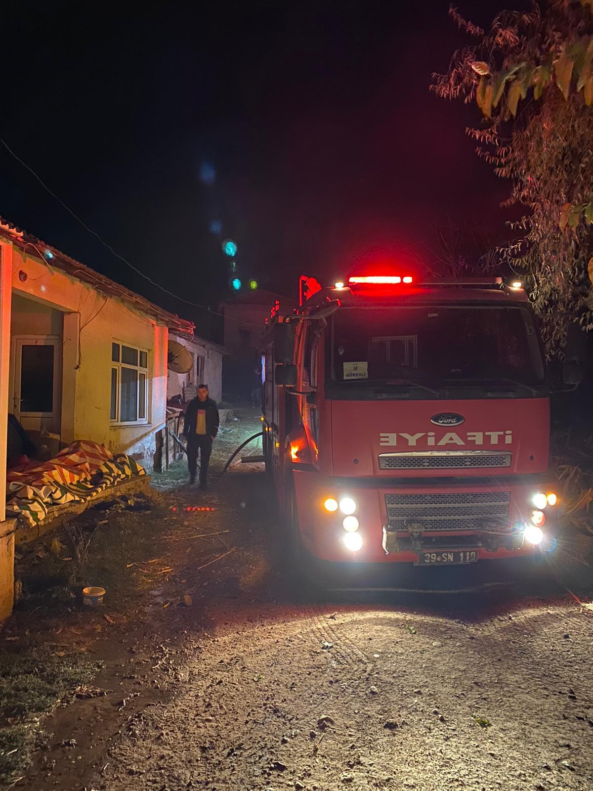 Kırklareli\'nde salça hazırlamak için yakılan ateş iki evin yanmasına neden oldu